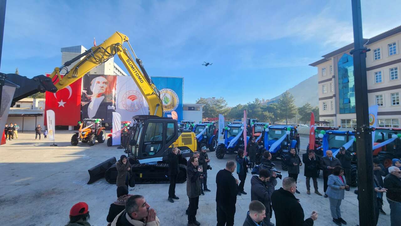 Muğla’da Orman Köylülerine ORKÖY Kredisiyle Alınan Traktör ve İş Makineleri Teslim Edildi 43